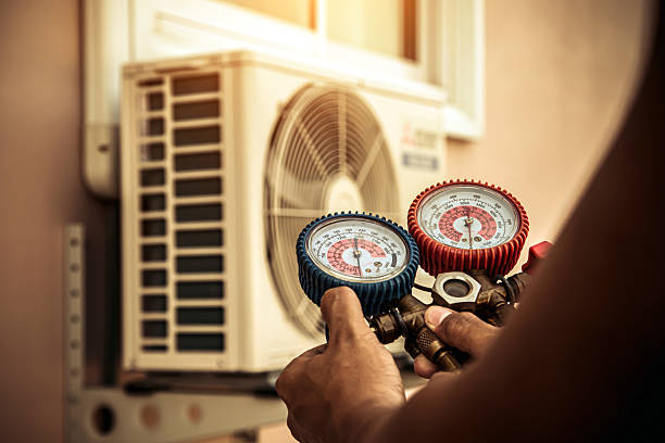 Professional Ac Installation technician working in Haubstadt, IN